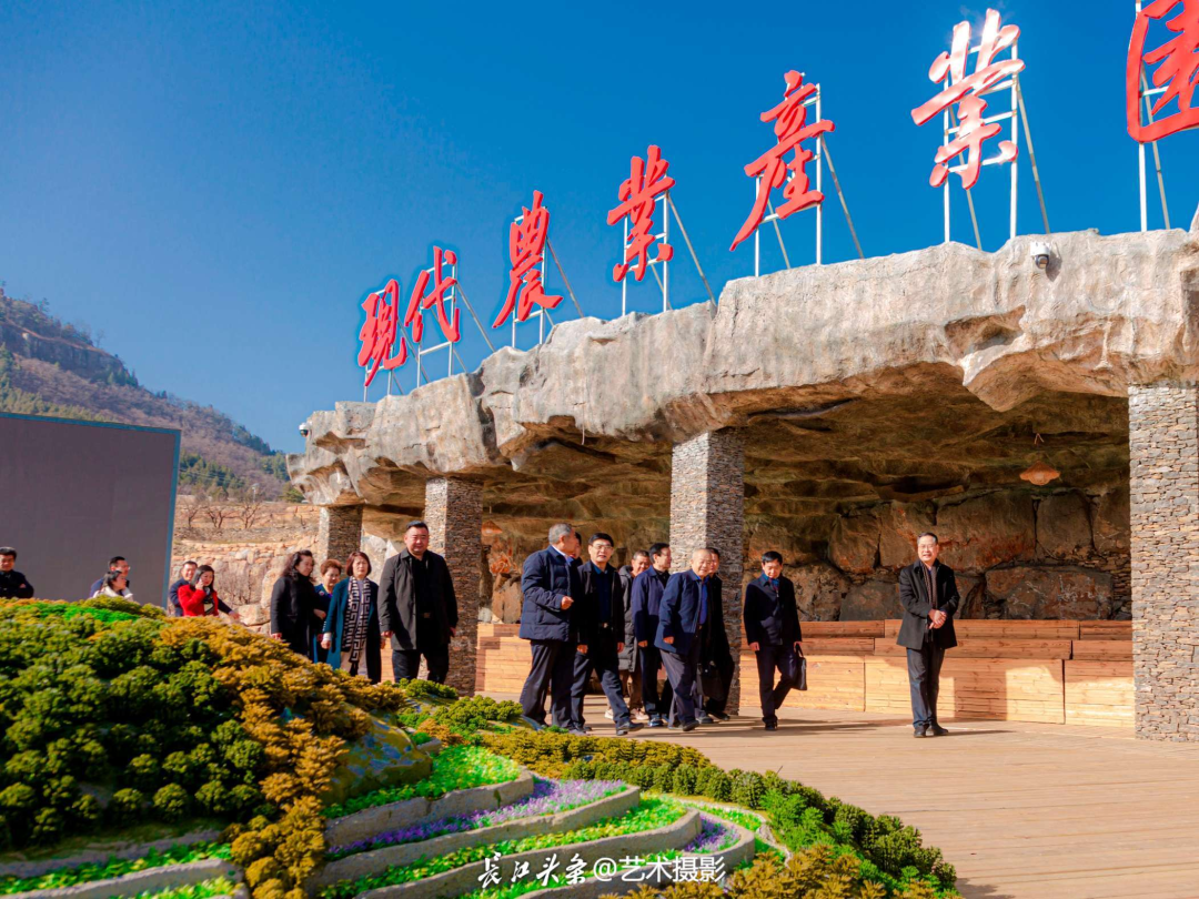 臨沂老區(qū)建設(shè)促進(jìn)會(huì)到平邑縣開展九間棚精神學(xué)習(xí)教育活動(dòng)